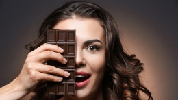 Cokelat ibarat jadi tanda kasih sayang yang bisa mewakilkan perasaan ketika kata-kata tidak cukup mengungkapkannya (Ilustrasi | hijabnheels.com)