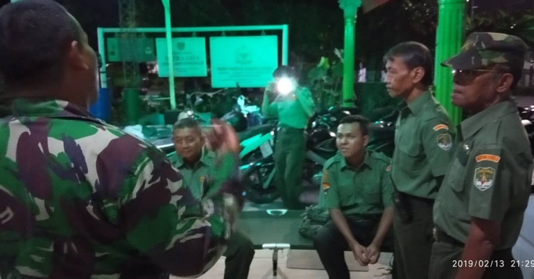 Jelang Patroli Rutin, Babinsa Koramil 03/GP Beri Arahan Kepada Mitra Jaya Kota Bambu Utara. Dokpri