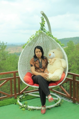 Foto bersama teddy bear. Kemit forest