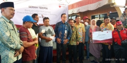 Gubernur DKI Jakarta Beri Bantuan Korban Kebakaran Tomang