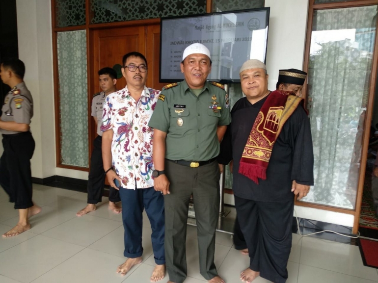 Jalin Silaturahmi Ulama & Umaro, Danramil 03/GP Ikuti Safari Sholat Jum'at di Masjid Al-Muchlishin Grogol Jakarta Barat - dokpri