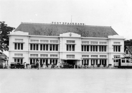 gedung postpaarbank zaman belanda (gambar: wikipedia)