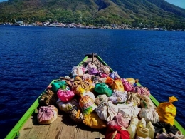 Distribusi barang dari Pulau Adonara ke Pulau Flores. Dokumen pribadi