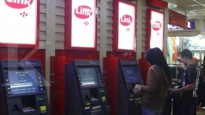 Nikmati transaksi di ATM tanpa biaya dengan jumlah mesin yang banyak melalui jaringan Link milik HIMBARA. Gambar diunduh dari TribunNews.