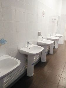 Wastafel di Toilet Russia