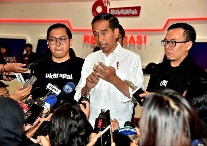 Achmad Zaky Bersama Jokowi Saat Ulang Tahun Bukalapak ke-9