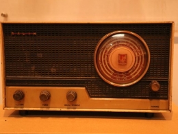 Radio Lokal Indonesia. Ralin M381AD. Pameran Radio Antik di Museum Kota Bandung, Sabtu (16/02/19), Foto Dok J.Krisnomo