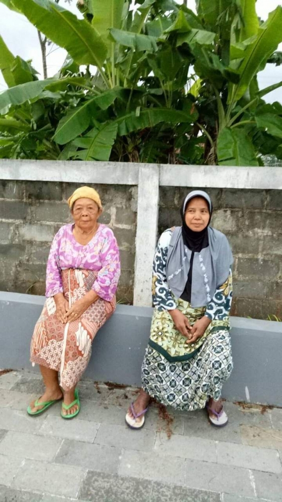 Ibu-ibu Lansia. Photo by Ibu Mardiyah