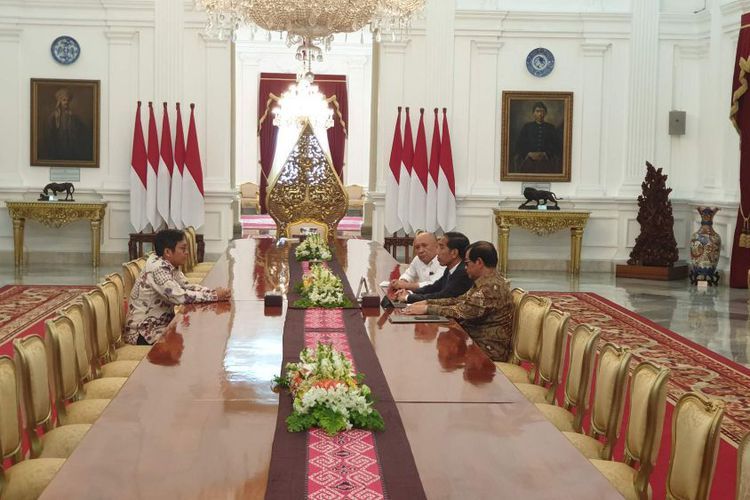 CEO Bukalapak Ahmad Zaky bertemu Presiden Jokowi di Istana Merdeka, Jakarta, Sabtu (16/2/2019).(KOMPAS.com/Ihsanuddin)