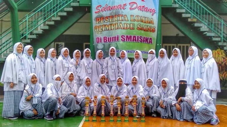 Sma Ar Rohmah SMA Ar-Rohmah Putri Borong Juara Olimpiade Sains Se-Kabupaten Malang ...