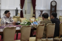 Presiden Jokowi bertemu CEO Bukalapak Achmad Zaky pada Sabtu (16/2)| Foto: ANTARA/Puspa Perwitasari