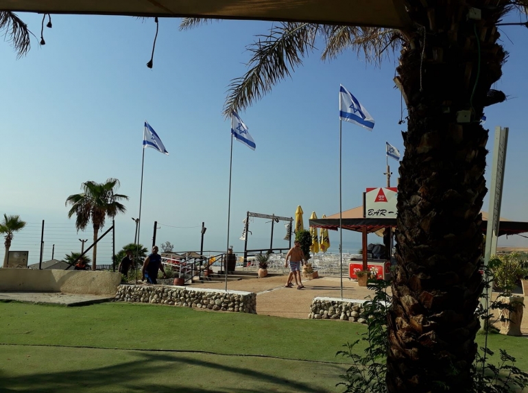 Foto : Laut Mati dilihat dari Israel (Koleksi pribadi)
