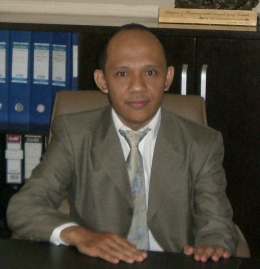 Deskripsi : Kepala Instalasi Laboratorium RSKO Jakarta I Sumber Foto : Hermawanto