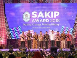 Bupati Bantaeng terima penghargaan SAKIP Awards 2018 (19/02/2019).