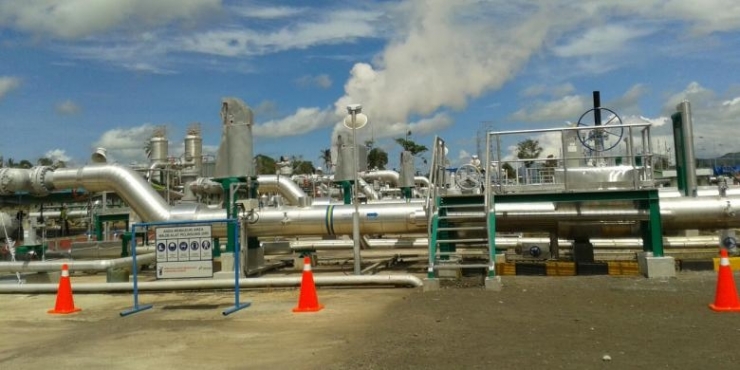 ilustrasi. Pipa-pipa penyalur uap dari sumur geothermal di PLTP Lahendong unit 5 dan 6 di Tompaso, Kabupaten Minahasa, Sulawesi Utara. Uap yang disalurkan akan menggerakkan turbin pembangkit listrik dengan kapasitas 2x20 MW. (Aprilia Ika/Kompas.com)