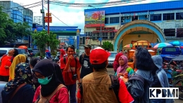 Diskusi di jalan tentang tinggalan masa lalu yang ditemui di Tangerang (Foto: Dok. KPBMI)
