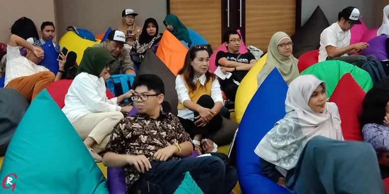 Suasana acara Focus Grup Discussion (FGD) Pembangunan LRT Jabodebek dan Sumsel Untuk Siapa? yang diselenggarakan oleh Harian Warta Kota di Gedung Kompas Gramedia, Jalan Palmerah Barat, Palmerah, Jakarta Barat, Rabu (13/2/2019). (Foto Ganendra)