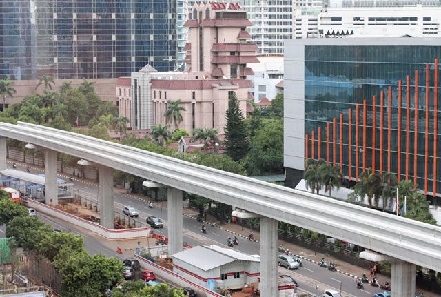 lajur lrt di kuningan jakarta