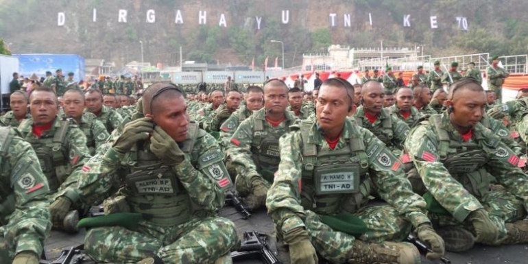ilustrasi. Gladi bersih HUT ke-70 TNI di Dermaga Indah Kiat, Cilegon, Banten, Sabtu (3/10/2015). (KOMPAS.com/FABIAN)