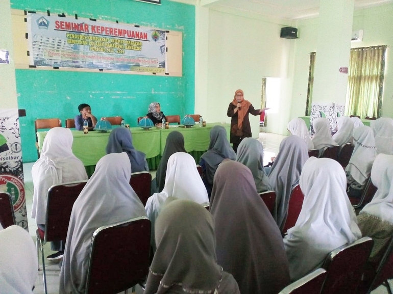 Seminar Keperempuanan digelar di Gedung PGRI Bantaeng (21/02/2019).