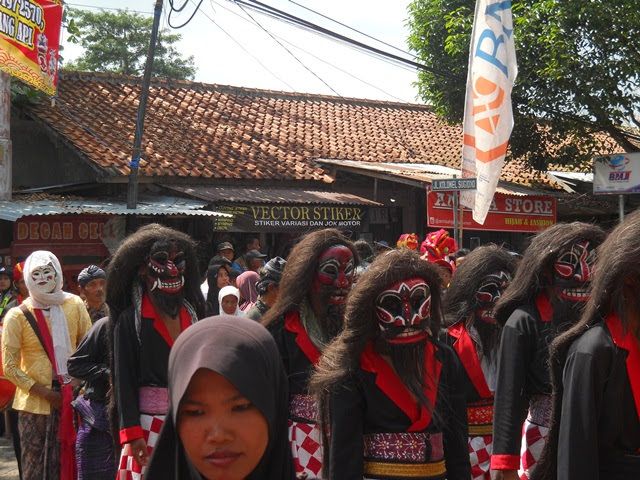 Cepetan, tarian rakyat dari Desa Wadasmalang Kecamatan Sadang Kab. Kebumen. Dokumen pribadi.