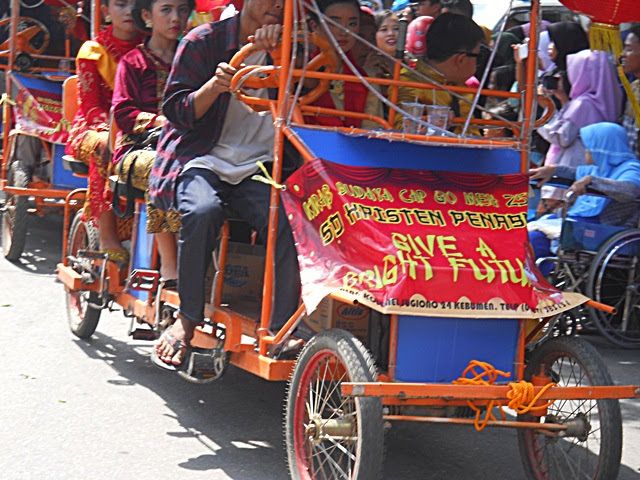 Odong-odong diikutsertakan dalam Kirab Budaya Cap Go Meh 2019/2570 di Kebumen. Dokumen pribadi.