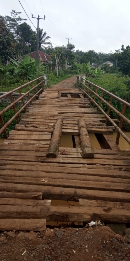 kondisi Jembatan Linggamanik jampang tengah (radarsukabumi.com)
