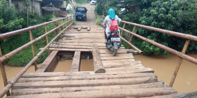 Jembatan linggamanik jampang tengah (Foto: radarsukabumi.com)