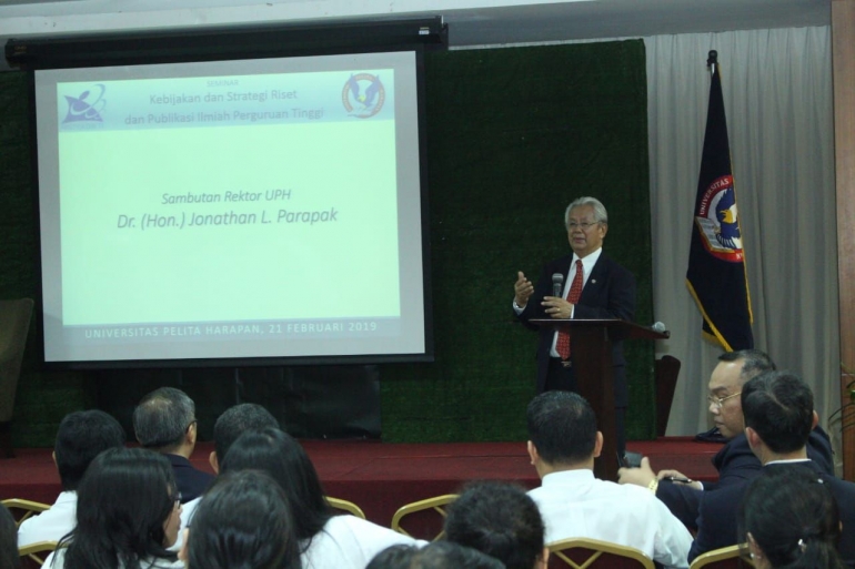Dr. (Hon.) Jonathan L. Parapak -- Rektor UPH