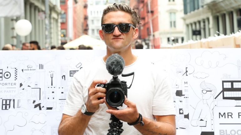 sumber : https://variety.com/2018/digital/news/casey-neistat-cnn-departure-beme-1202676621/