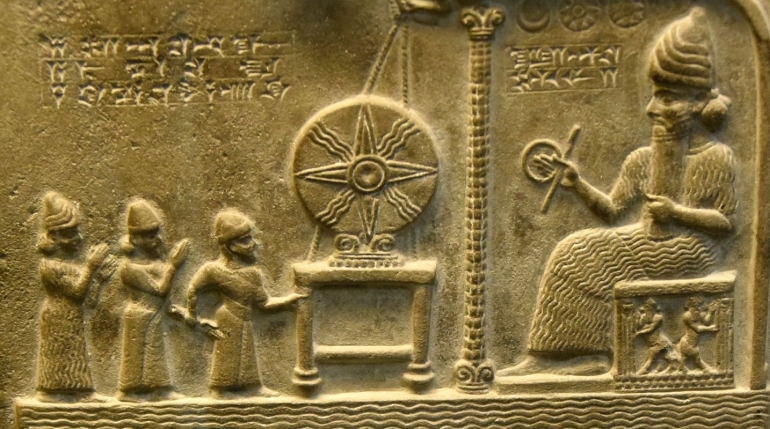 Tablet Dewa Matahari. Hasil penggalian Hormuzd Rassam pada akhir abad ke-19 (sumber ilustrasi: ancient.eu)