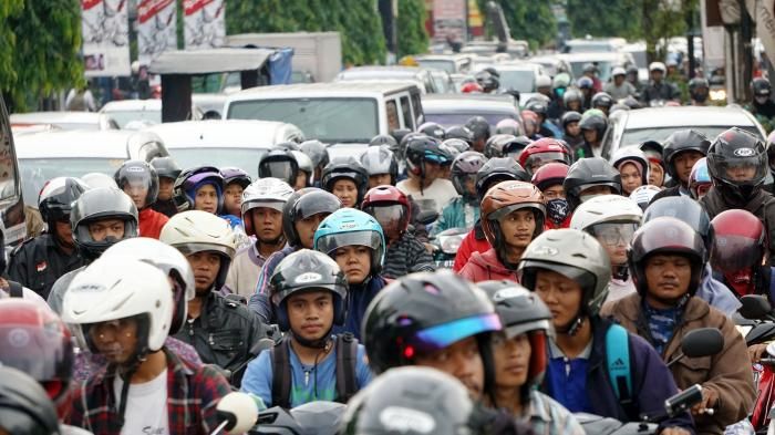 https://www.hipwee.com/travel/curhatan-warga-jogja-yang-kotanya-macet-banget-saat-libur-natal-kemacetan-ini-salah-siapa/