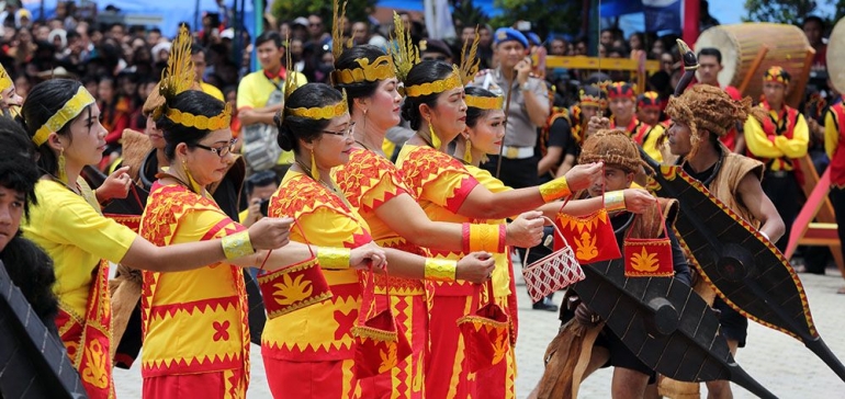 Tarian Tradisional Nias (Gambar: museum-nias.org)