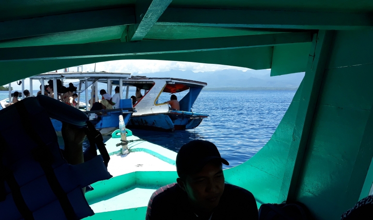 Perahu Motor yang singgah di Dermaga Pulau Menjangan | Dok. Pribadi (21/02/2019)