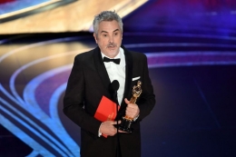 Alfonso Cuaron saat memenangi Piala Oscar (sumber foto: kompas.com)