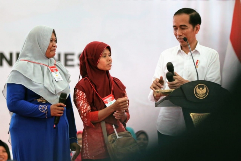 Presiden Jokowi Ingatkan Para KPM PKH Bijak Gunakan Dana Bansos | Sumber: Humas Kemensos