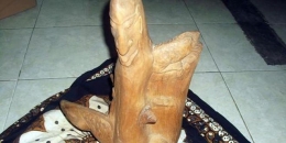 Patung yang terbuat dari kayu cendana/ weeklyline.net