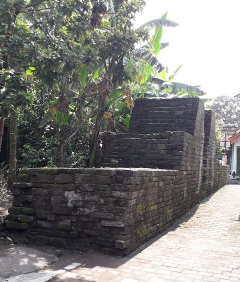foto situs Benteng Jebolan Raden Rangga dilihat dari sisi selatan dari arah barat obyek (dokpri)