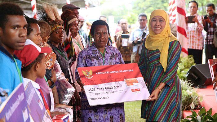 Program Keluarga Harapan bertujuan mengentaskan masalah kemiskinan di Indonesia. (Sumber foto: http://surabaya.tribunnews.com)