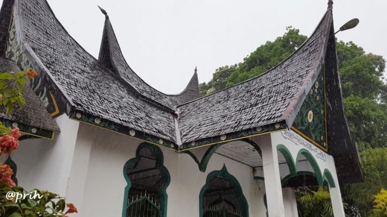 cucuran atap dari makam Tuanku Imam Bonjol (dok pri)