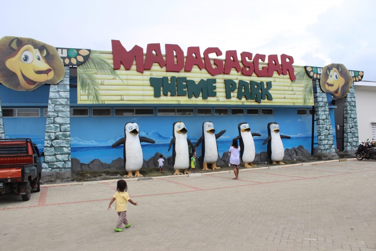 Taman Wisata Air Berkonsep Hewan Madagaskar di Parung