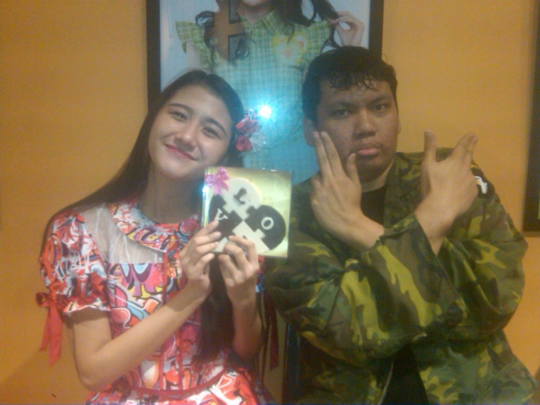 Foto 2 : Saya dan Oshi saya Saktia dari JKT48 Team J