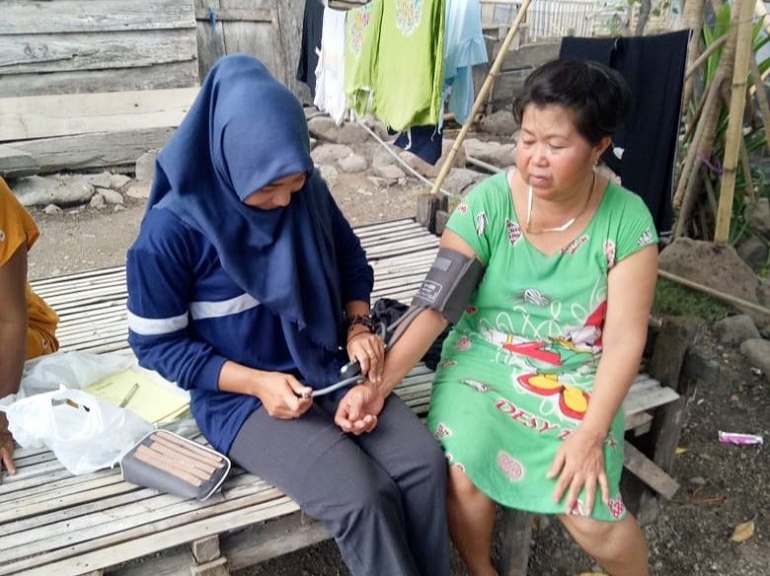 Relawan KSS Bantaeng door to door mendatangi dan mendeteksi potensi penyakit warga (04/03/2019). dokpri