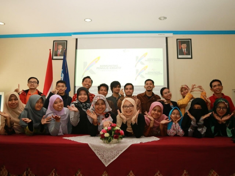 Komunitas Penulis Kreatif (sumber poto : Johanes Krisnomo)
