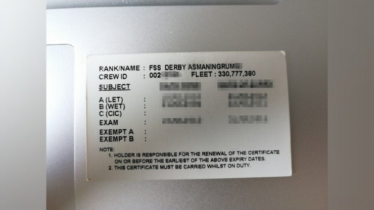 Penampakan kartu izin terbang maskapai Singapore Airlines (foto : Derby Asmaningrum)