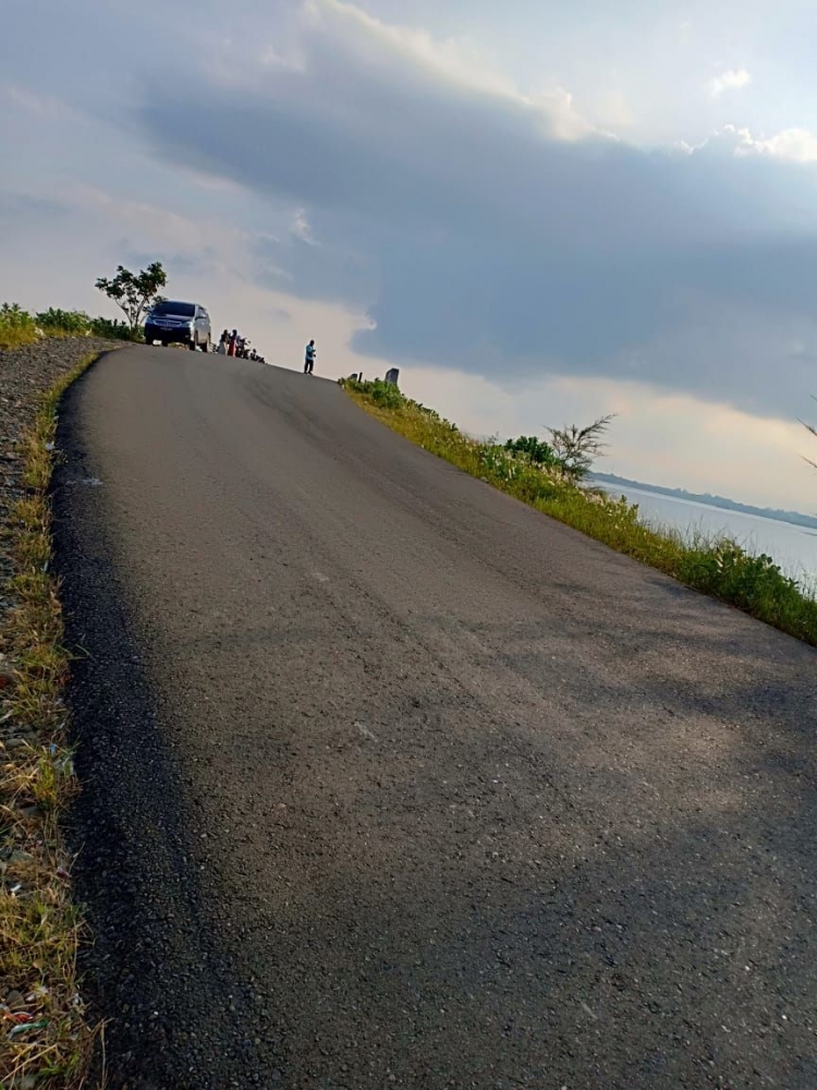 Kontur jalan mendaki (dokumen pribadi)