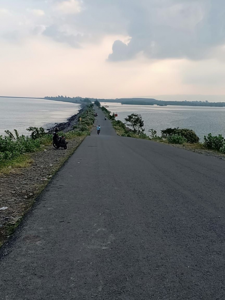 Kontur jalan menurun (dokumen pribadi)