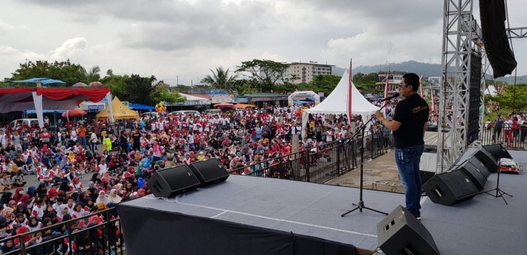 Ketua Umum DPP GRANAT H. KRH. Henry Yosodiningrat, SH. MH. dalam sambutannya di Deklarasi Milenial Anti Narkoba di Pantai Padang, Sumatera Barat, Minggu (3/3/2019) - Foto: Dokumen Pribadi