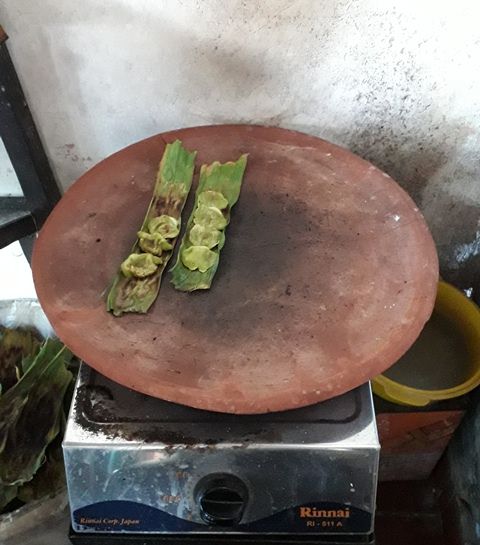 Memanggang Kipo (Foto: Dokumentasi Pribadi)