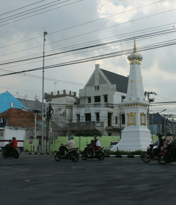 Tugu dan bekas toko buku Gunung Agung(foto:Ko In)